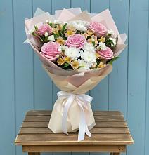 Букет цветов из:  Гвоздики, Орхидеи и Розы в Очере