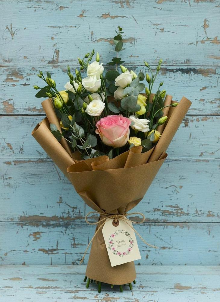 Букет цветов из: Розы и Лизиантусы в Очере