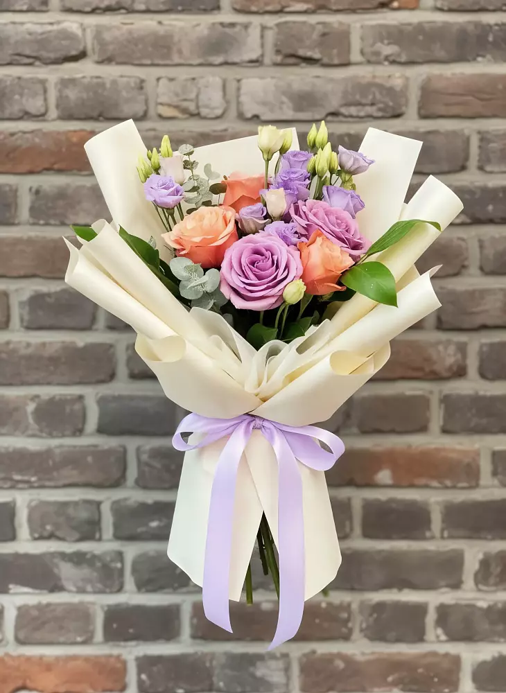 Букет цветов из: Лизиантусы и Розы в Очере