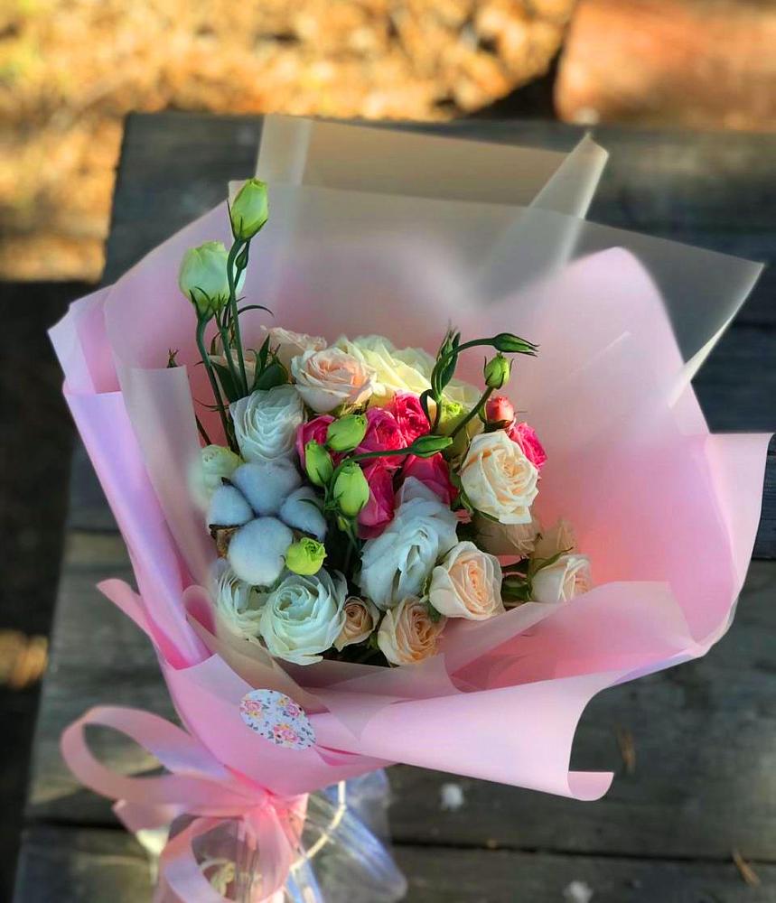 Букет цветов из: Розы и Лизиантусы в Очере