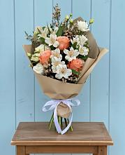 Букет цветов из:  Альстромерии, Лизиантусы, Розы и Хризантемы в Очере