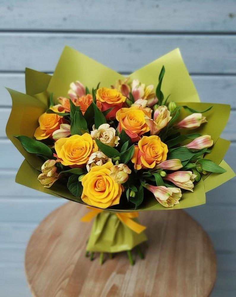 Букет цветов из: Альстромерии и Розы в Очере
