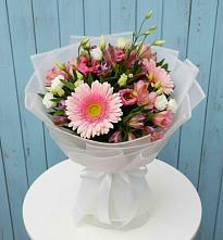 Букет цветов из:  Герберы, Альстромерии и Лизиантусы #REPLACE_PRED# Очере