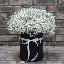 Цветочная композиция из Гипсофила в шляпной коробке в Очере