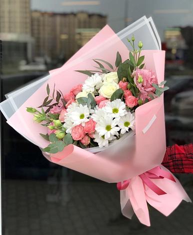 Букет цветов из: Розы, Лизиантусы и Хризантемы в Очере